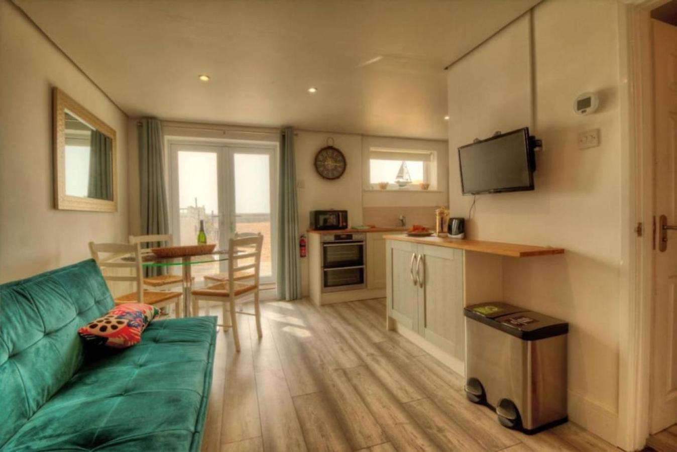 Air Maison - Solent View Beachfront Apartment South Hayling Esterno foto